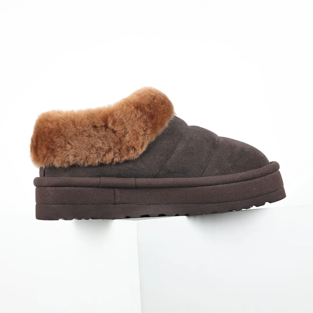 Pick up locally💰660 Core recommendation Good price Cashmere insoles are a very suitable choice for keeping warm in winter and at home. In the new year, uug launched a series of styles, which are partially geared towards the preferences of young consumers and have also moved to the forefront of fashion trends. Shoe body material Water-repellent coated suede upper 17mm UGGPURE™ implanted wool insole Lightweight non-slip comfortable rubber outsole With brand LOGO Trademark Comes with a full set of packaging Size: 35 36 37 38 39 40